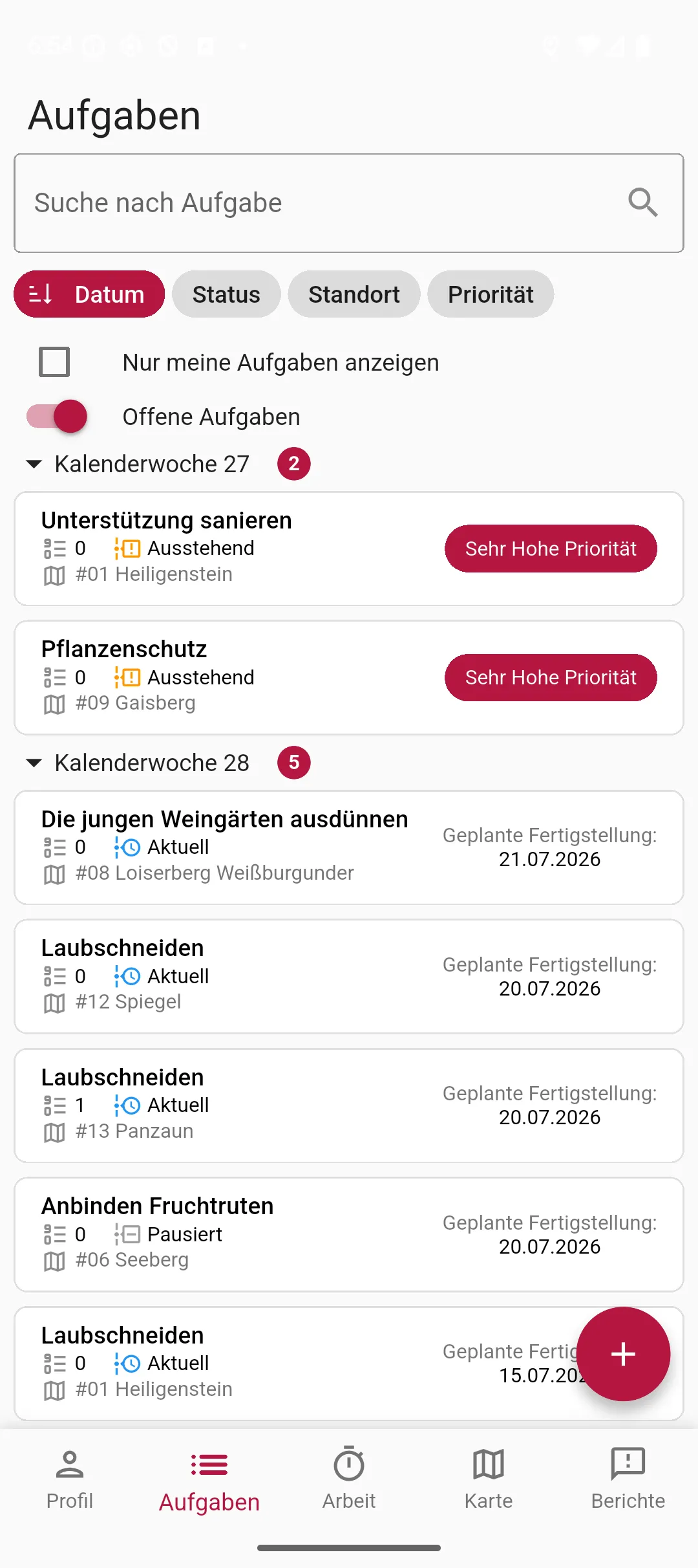Vinitor App — Aufgabenliste am Handy, nach Kalenderwoche gruppiert, mit Status, Ort und Priorität